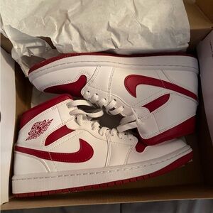 Womens Air Jordan 1 Mid - Size 8.5